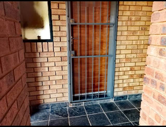 2 BEDROOM TOWNHOUSE FOR SALE IN KIBLER PARK